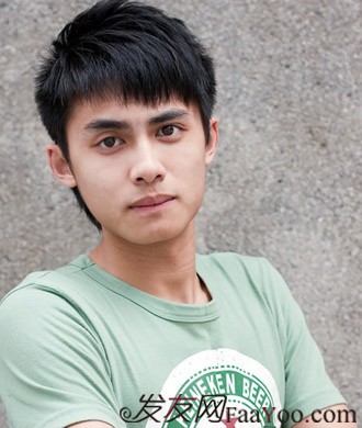 长得像王俊凯的男生,老人超短发发型,tb1剑魂时装搭配,活口金戒指红绳缠法