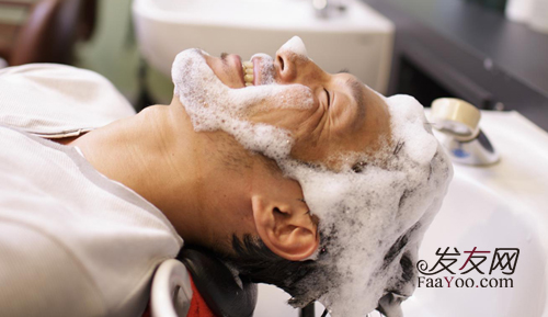 男性多长时间洗一次头发会比较好 图片浏览