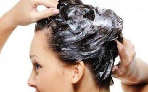  女性洗头发的正确步骤