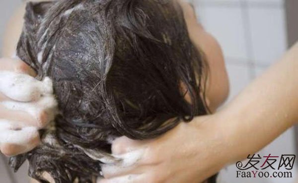 女性脱发情况和洗发太勤有关？