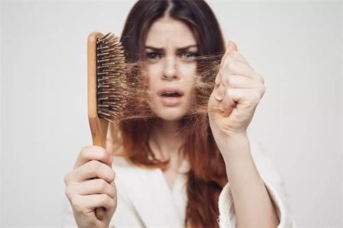 导致女性脱发的原因有哪些？