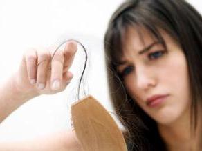 女性头发易断的原因是什么