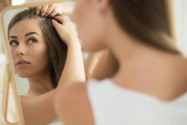 女性最容易脱发的两个时期
