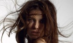 让头发不蓬松的小妙招