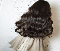 自然卷应该要怎么做才能变直