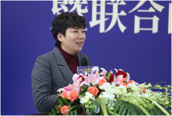 中国整形美容协会毛发医学分会常务委员刘裴华主任现场发表讲话