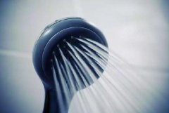 什么原因会导致头发出油