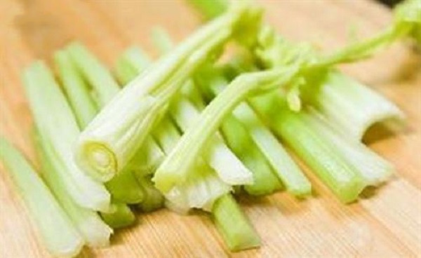 吃芹菜对头发有什么好处