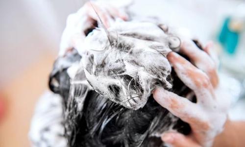 每天洗头发会对头发产生负担吗