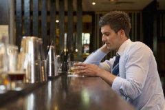 喝酒会对头发产生什么影响