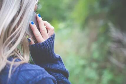 哪些小妙招能够让头发立刻柔顺