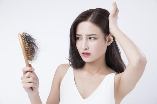 最易脱发的女生,竟然是因为中分