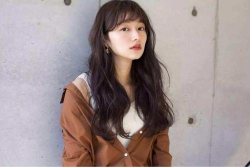 女生的头发油性大是怎么回事
